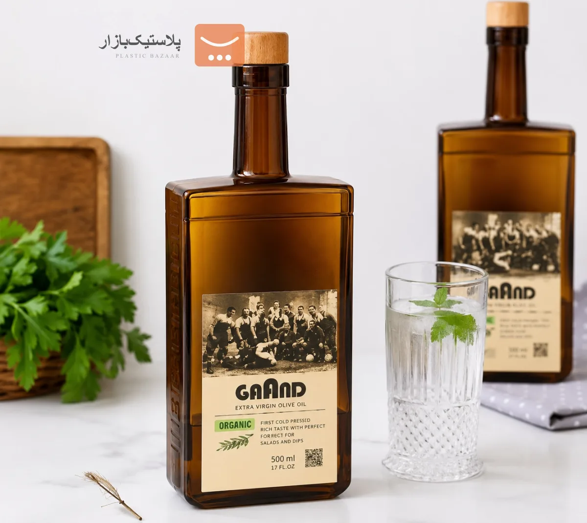 بطری اب درب چوبی کتابی